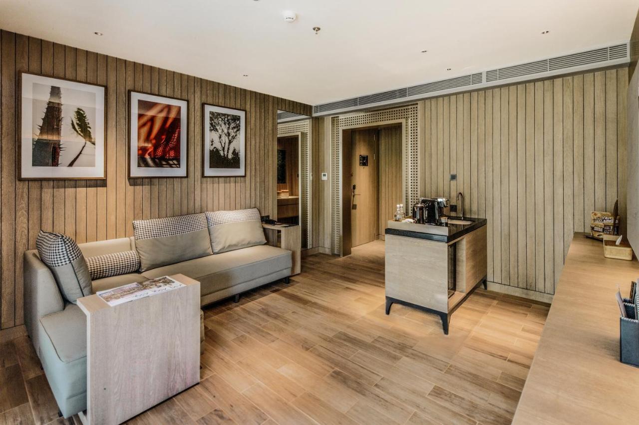 The Botanica Sanctuary Ξενοδοχείο Puncak Εξωτερικό φωτογραφία The interior of a suite at the Mandarin Oriental