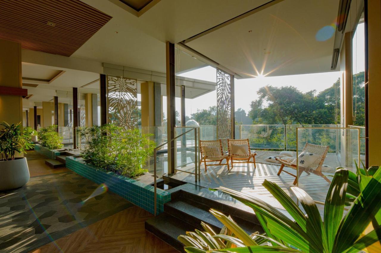 The Botanica Sanctuary Ξενοδοχείο Puncak Εξωτερικό φωτογραφία The interior of the hotel