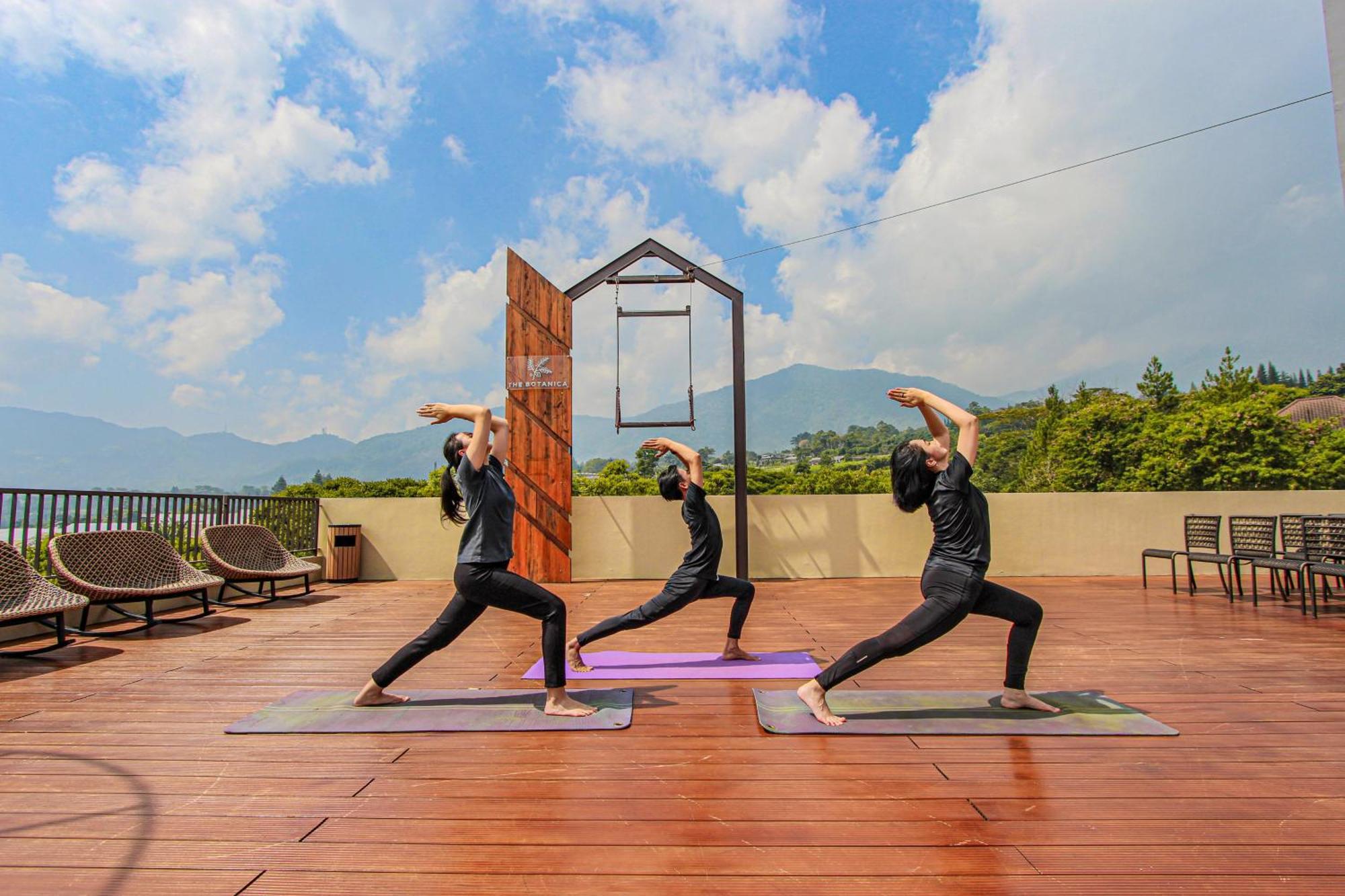 The Botanica Sanctuary Ξενοδοχείο Puncak Εξωτερικό φωτογραφία The Yoga Deck